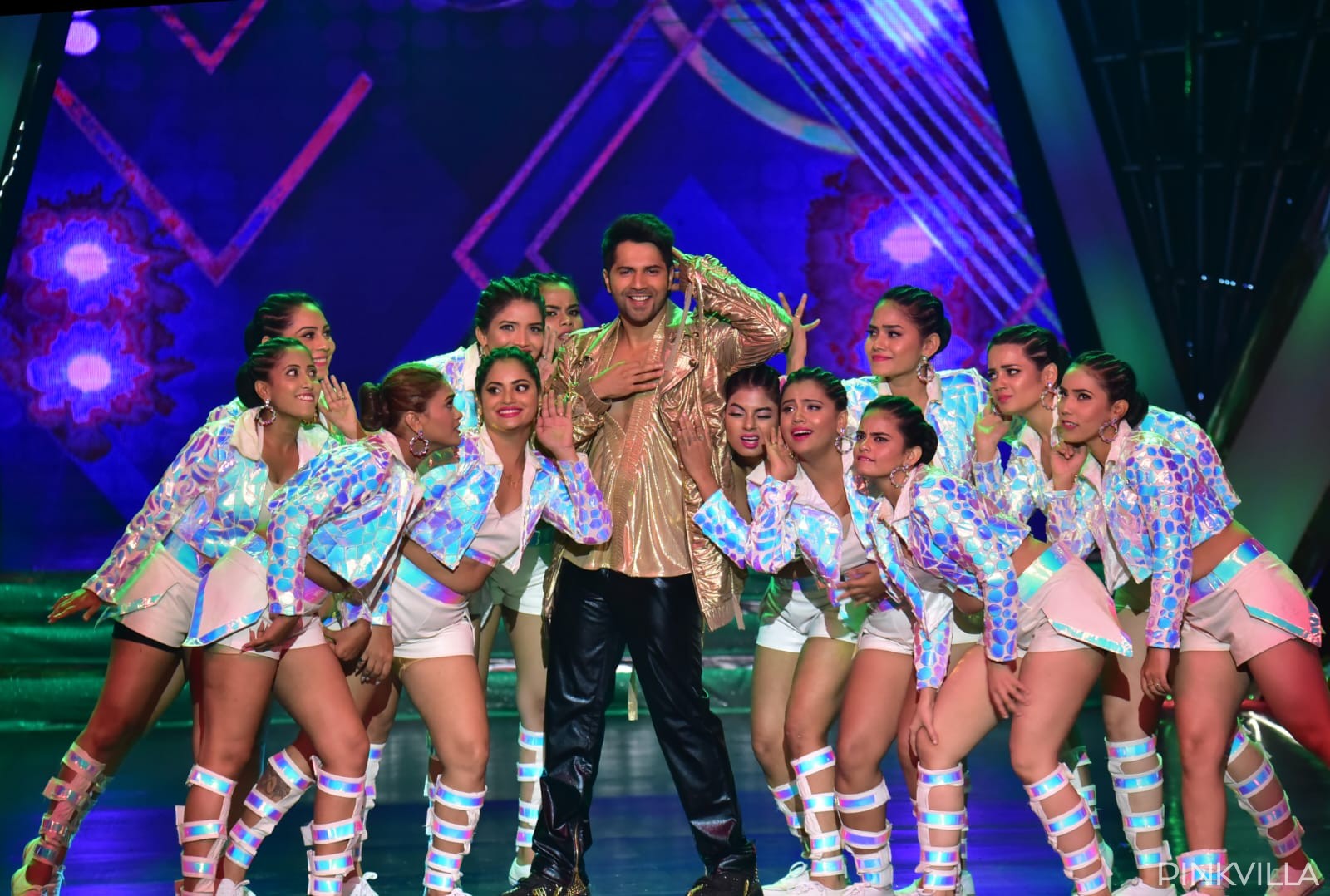 Varun Dhawan and his magnetic presence at IFFI 2022 wins hearts over the internet