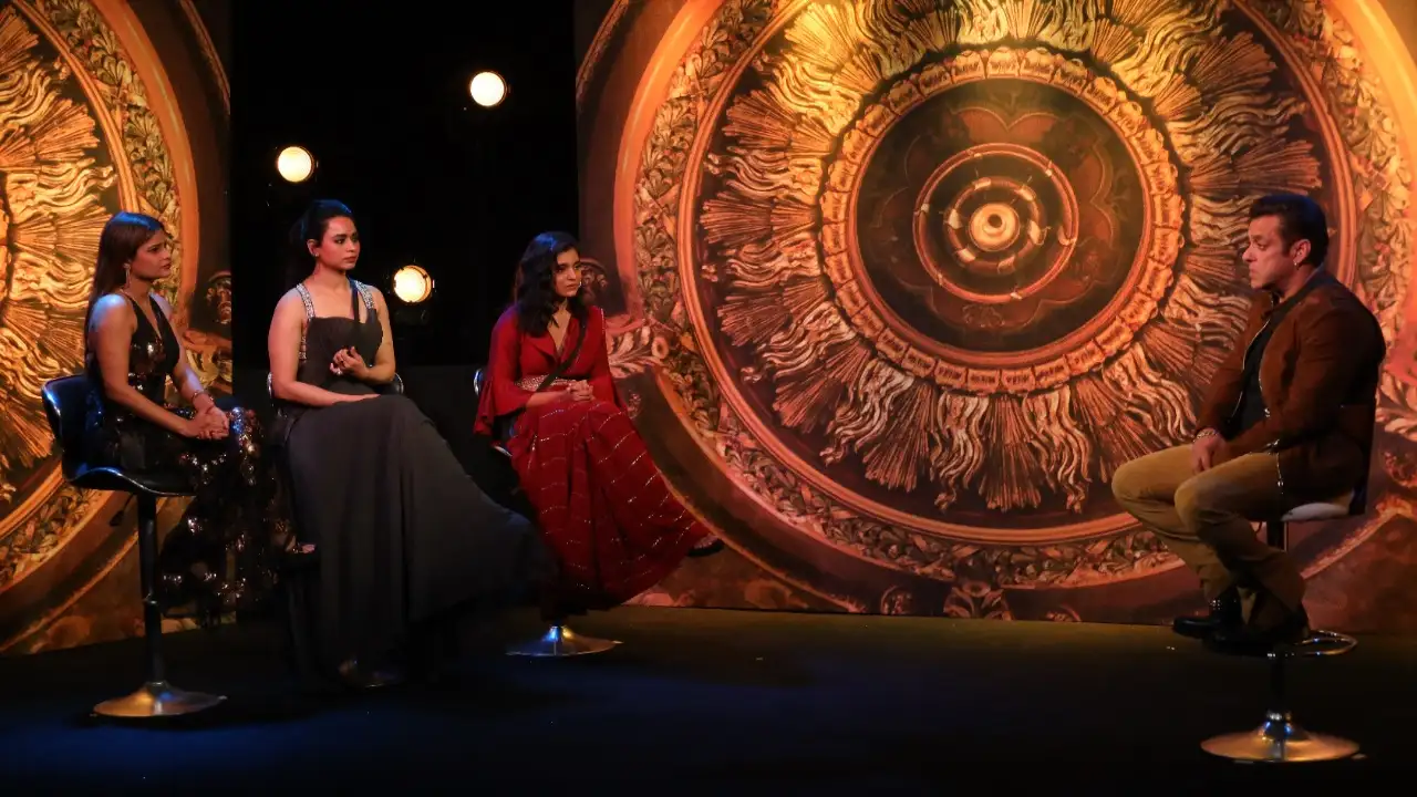 Salman Khan exposes Gautam Singh Vig in front of Soundarya Sharma Salman Khan exposes Gautam Singh Vig in front of Soundarya Sharma