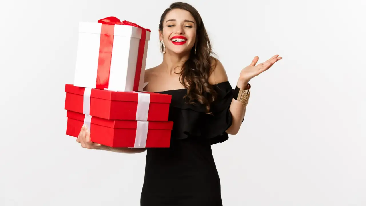 Beautiful Dresses that Make Delightful Christmas Gifts Beautiful Dresses that Make Delightful Christmas Gifts