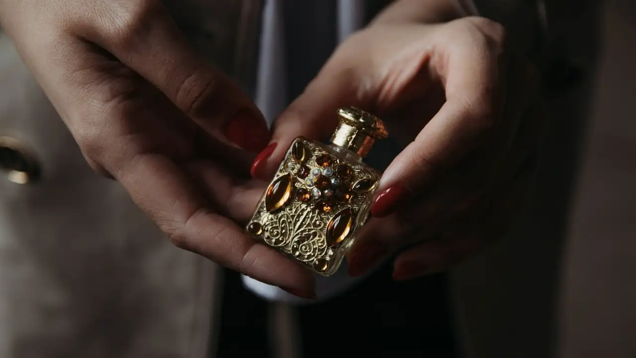 One of the Best Vintage Perfumes That Are More of an Investment Than Splurge