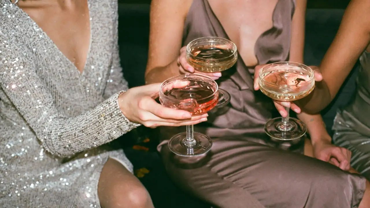 Pisces To Virgo: 4 Zodiac Signs Who Get Friends Drunk To Watch The Fun