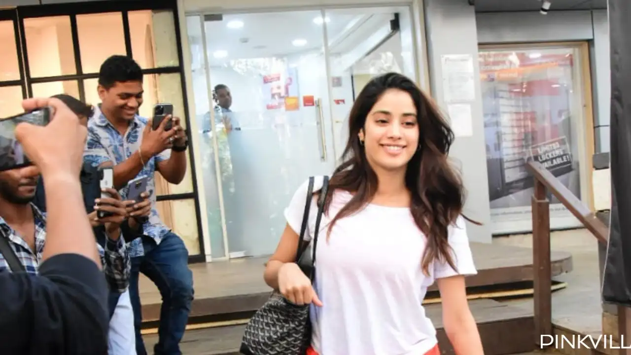 Janhvi Kapoor flashes her cute smile as she gets clicked in comfy athleisure post gym session