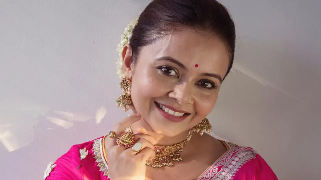 Devoleena Bhattacharjee drops a VIDEO of her court marriage ceremony Devoleena Bhattacharjee drops a VIDEO of her court marriage ceremony