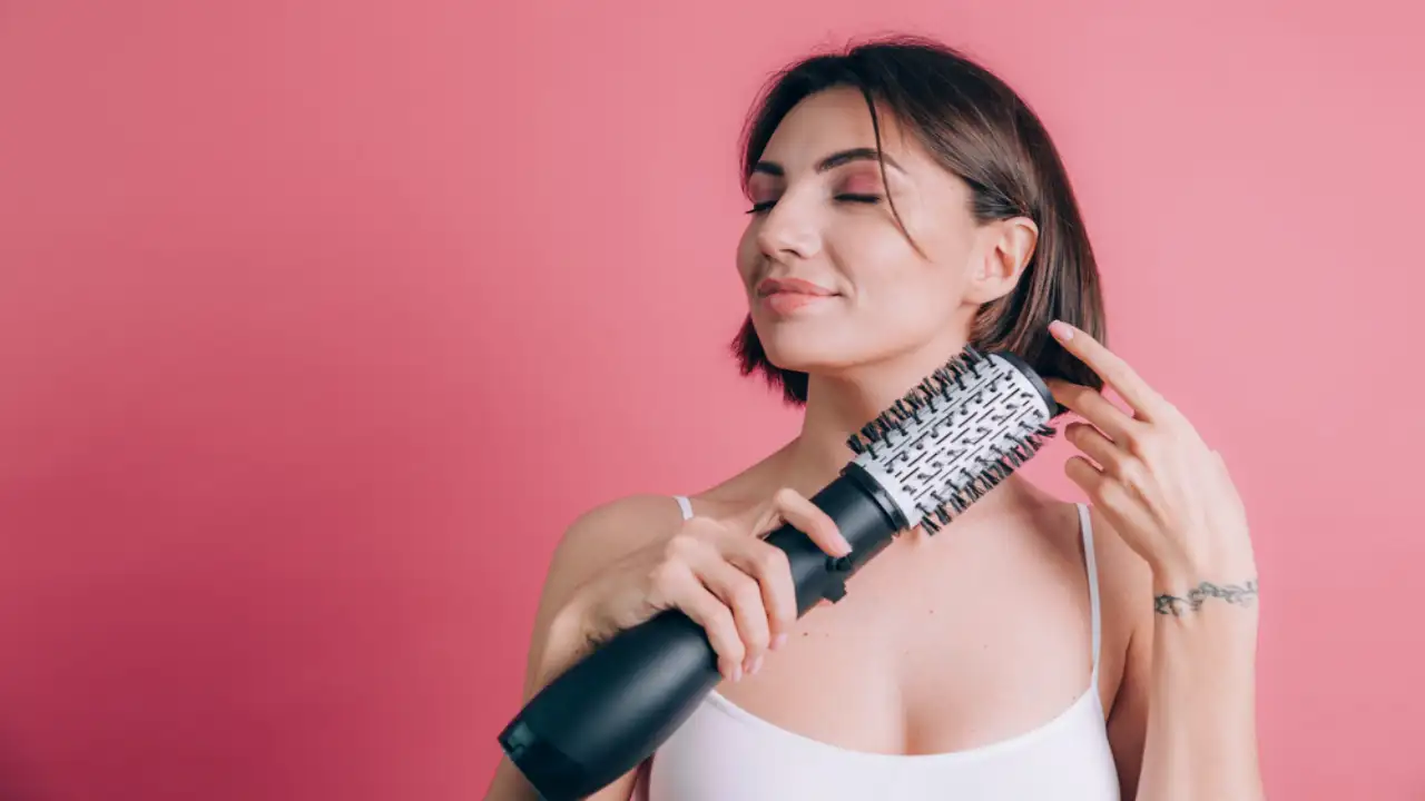 11 Best Hot Air Brushes for Short Hair to Add Desired Volume