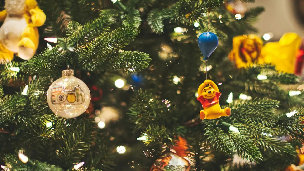 9 Unique Christmas Ornaments And Tree Toppers You Can't Miss out on!