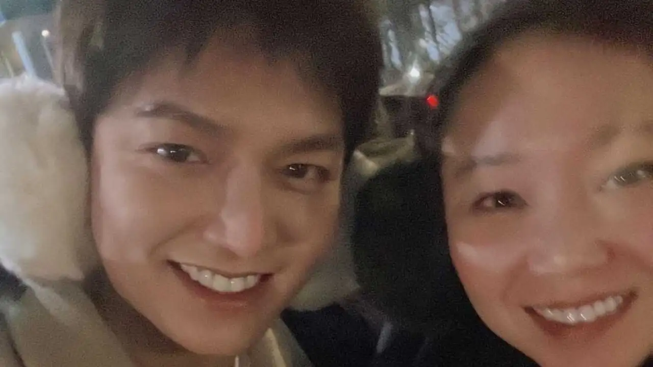 Lee Min Ho and Gong Hyo Jin's selfie in cold winter Lee Min Ho and Gong Hyo Jin