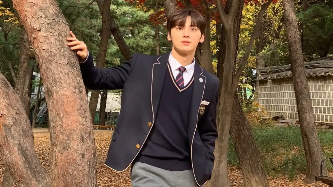 Hwang Minhyun; Picture Courtesy: Instagram/ @optimushwang Hwang Minhyun; Picture Courtesy: Instagram/ @optimushwang