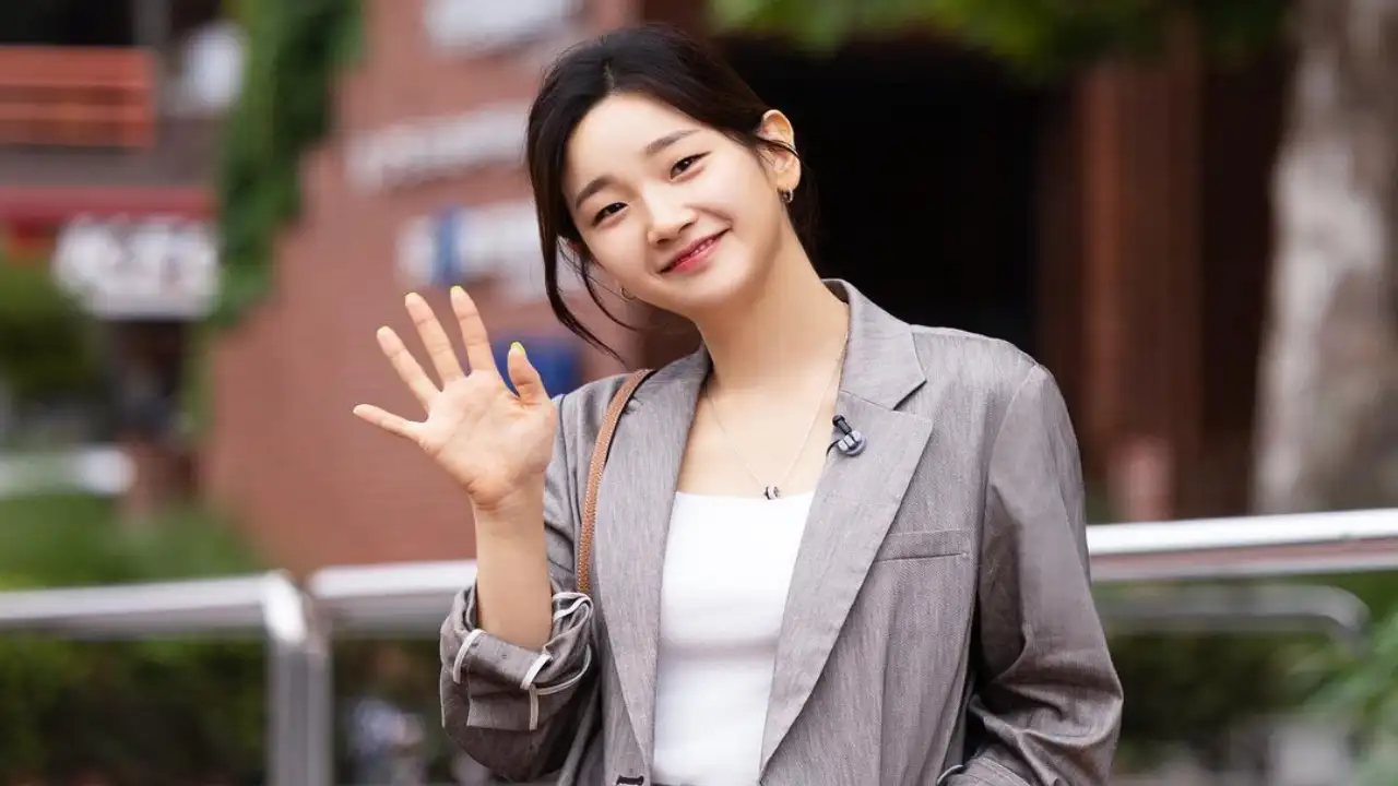  Park So Dam responds to malicious DMs: Netizens suspect Record of Youth co-star Park Bo Gum’s fan