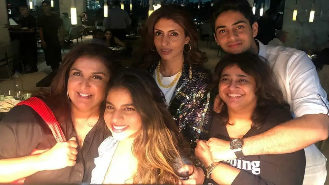 Suhana Khan and Agastya Nanda pose with their family