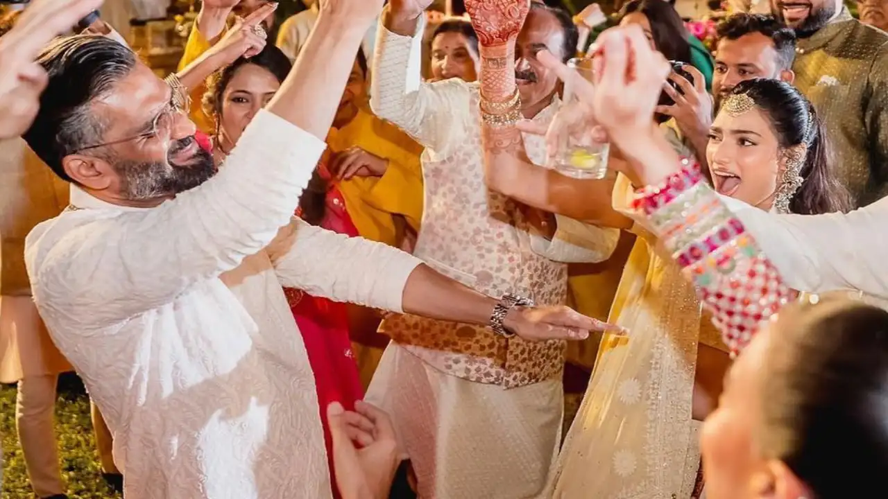 Suniel Shetty dances with Athiya Shetty in PIC from her Sangeet; His emotional note will make you go aww Suniel Shetty dances with Athiya Shetty in PIC from her Sangeet; His emotional note will make you go aww