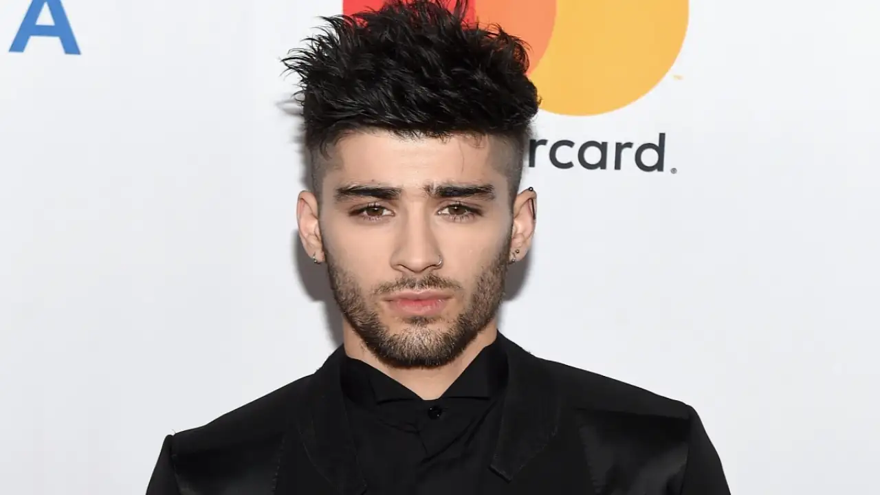 Zayn Malik: Growing confidence and working through 1D issues - BBC News