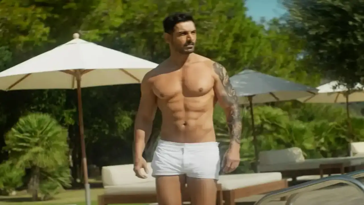 Simped over John Abraham's body in Pathaan in white shorts? Here's ...