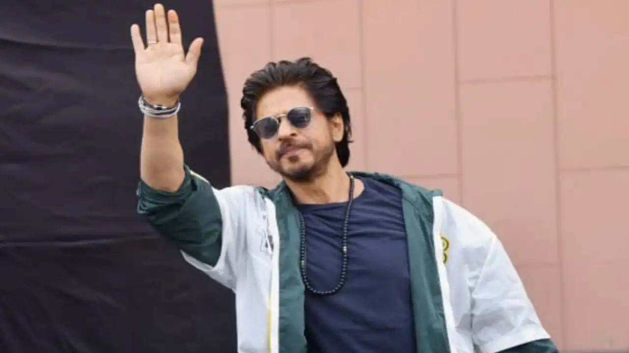 Shah Rukh Khan looks handsome