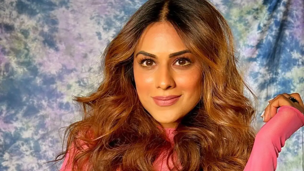 Nia Sharma shows what girls do after they dress up Nia Sharma shows what girls do after they dress up