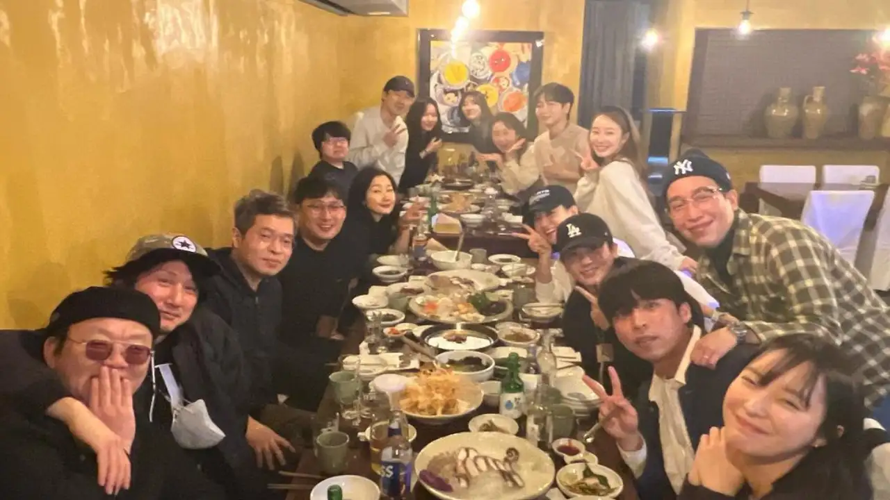 Happiness actress Han Hyo Joo shares inside photographs of the cast’s reunion dinner