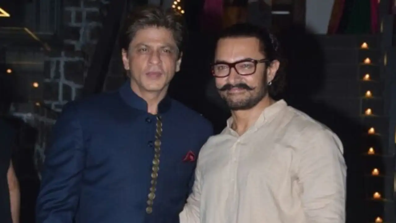 Shah Rukh Khan’s warm reply to a fan who admitted his family members are Aamir Khan fans will win your hearts Shah Rukh Khan’s warm reply to a fan who admitted his family members are Aamir Khan fans will win your hearts