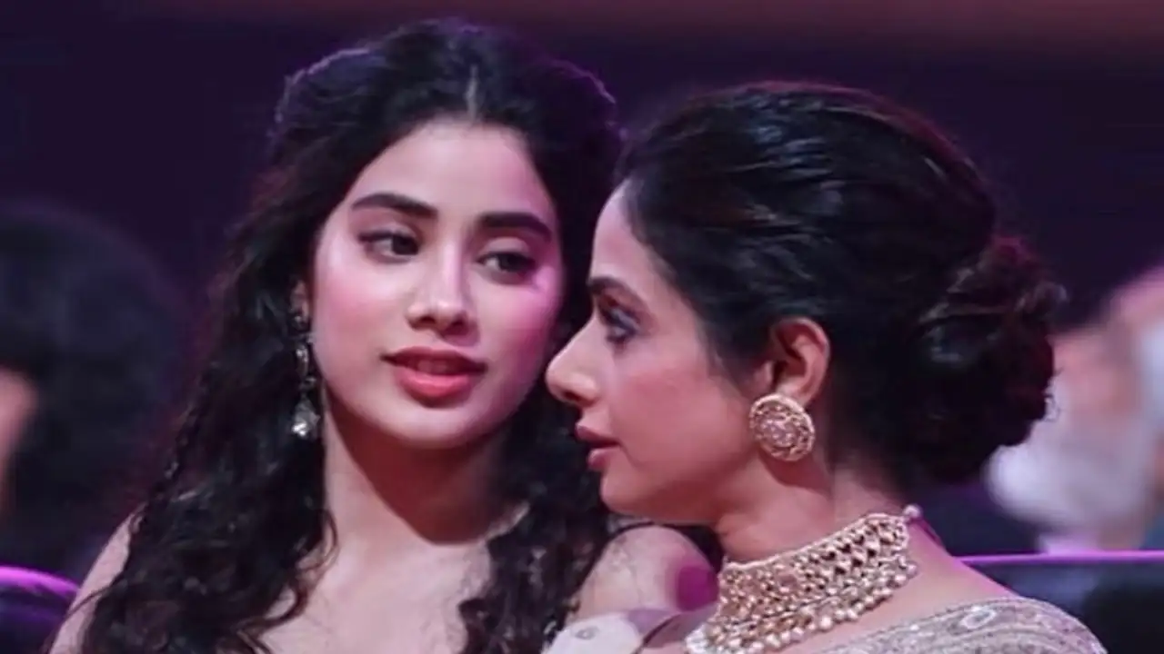 Sridevi Ki Xxx Videos - Janhvi Kapoor pens an emotional note for Sridevi ahead of her death  anniversary: I still look for you... | PINKVILLA