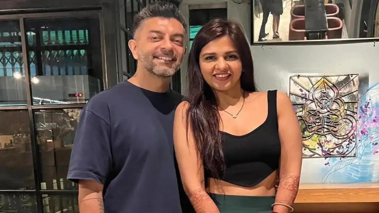 Dalljiet Kaur and Nikhil Patel twin in black outfits in this new PIC from their pre-wedding photoshoot Dalljiet Kaur and Nikhil Patel twin in black outfits in this new PIC from their pre-wedding photoshoot