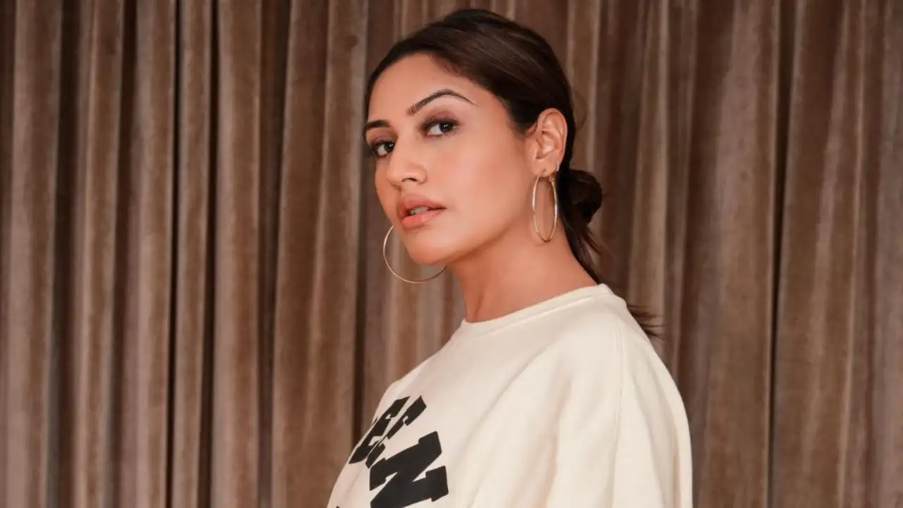 Naagin 5 fame Surbhi Chandna looks uber cool as she dons a comfy oversized sweater