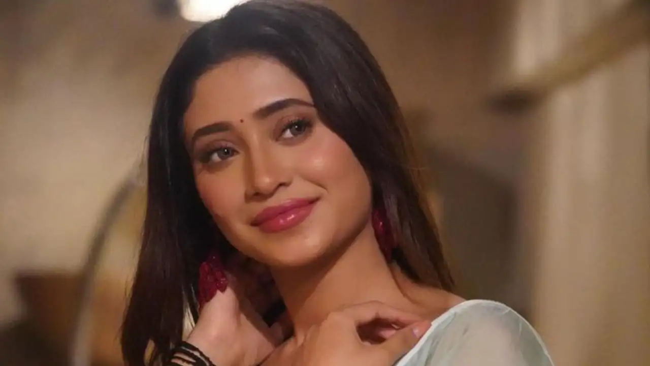 Shivangi Joshi updates her fans regarding her health after hospitalisation due to kidney infection