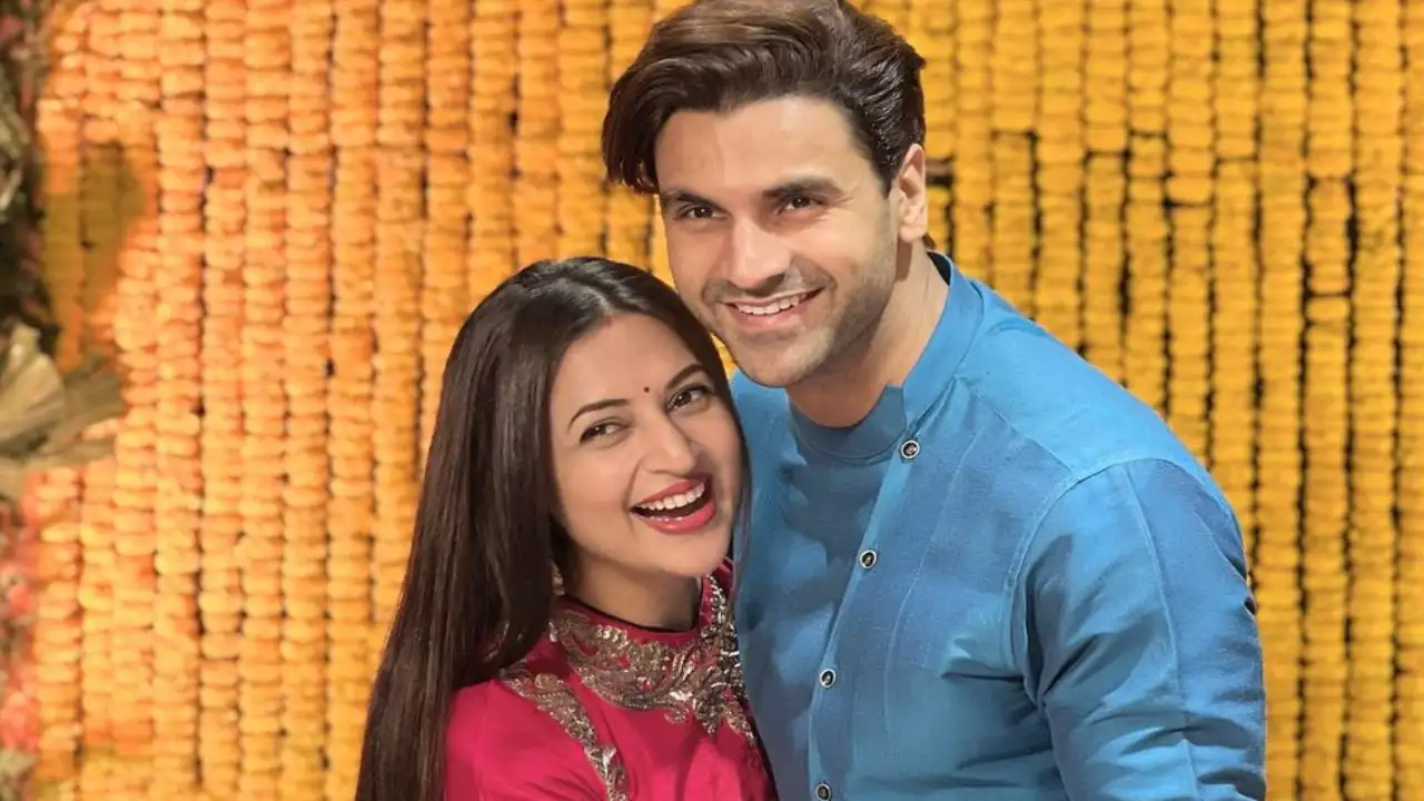 Divyanka Tripathi-Vivek Dahiya look beautiful in ethnic outfits as they attend sister Riya's mehendi Divyanka Tripathi-Vivek Dahiya look beautiful in ethnic outfits as they attend sister Riya's mehendi