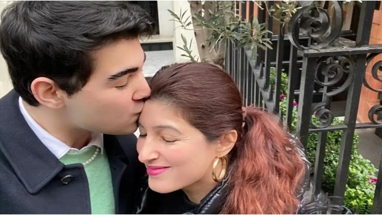 Throwback pic of Twinkle Khanna and Aarav
