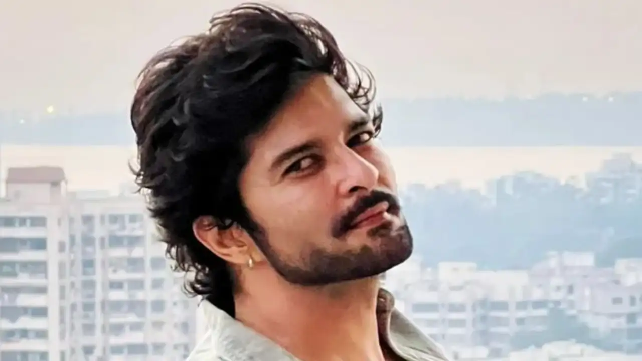 Bigg Boss OTT fame Raqesh Bapat shares pics with a beautiful skyline as his background; Fans go crazy