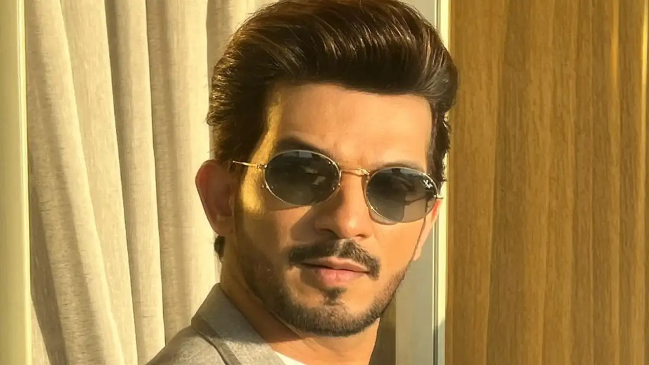 Arjun Bijlani aces denim-on-denim trend like a fashion icon as he gets spotted in the city; Watch