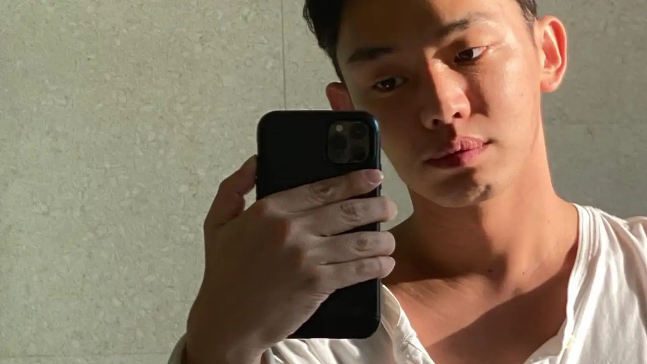 Yoo Ah In; Picture Courtesy: Instagram @hongsick Yoo Ah In; Picture Courtesy: Instagram @hongsick
