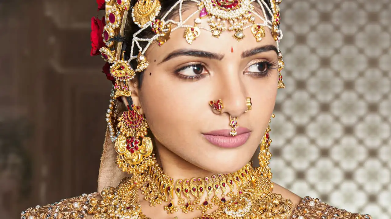Shaakuntalam: Samantha Ruth Prabhu is the queen of elegance, aura and royalty in new poster Shaakuntalam: Samantha Ruth Prabhu is the queen of elegance, aura and royalty in new poster