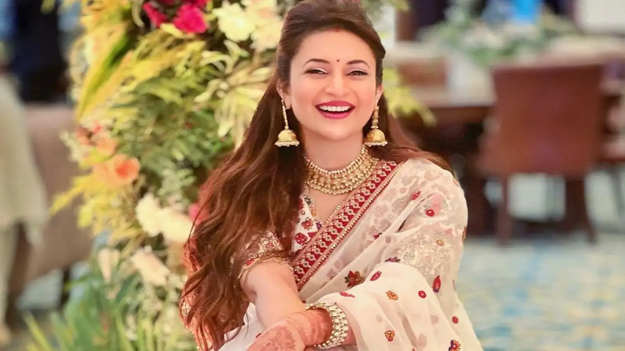 Divyanka Tripathi Dahiya shares PICS from her sister-in-law's wedding, looks beautiful in a red lehenga Divyanka Tripathi Dahiya shares PICS from her sister-in-law's wedding, looks beautiful in a red lehenga