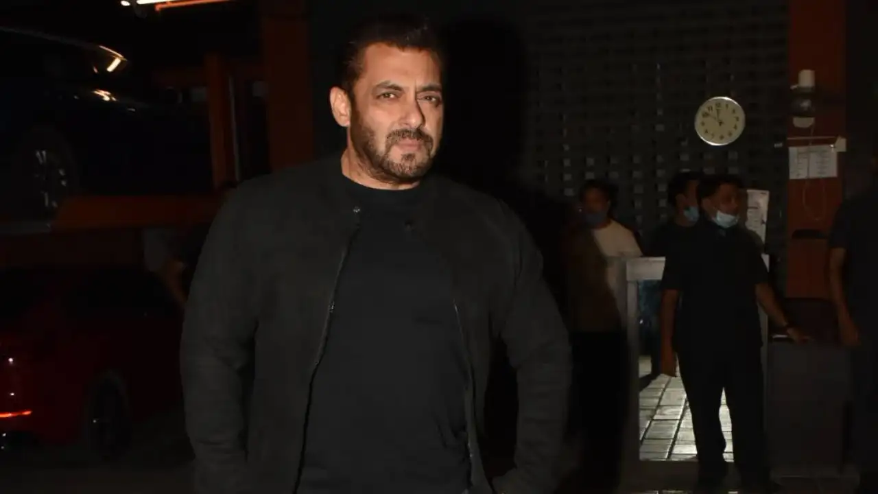 After Salman Khan received threat mail from Lawrence Bishnoi, Police restrict fans to gather outside his house