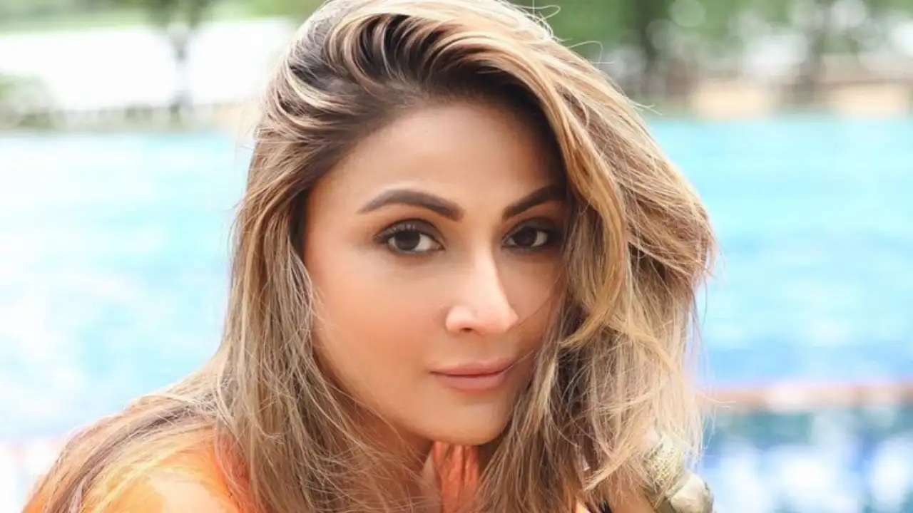Urvashi Dholakia is all smiles as she poses with her sons Sagar and Kshitij, fans shower love
