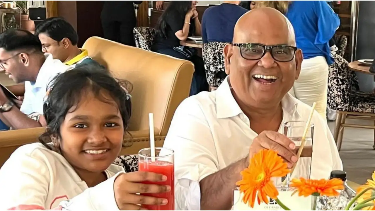 WATCH: Satish Kaushik's daughter Vanshika reads out an emotional letter at an event: 'I had the world’s..'