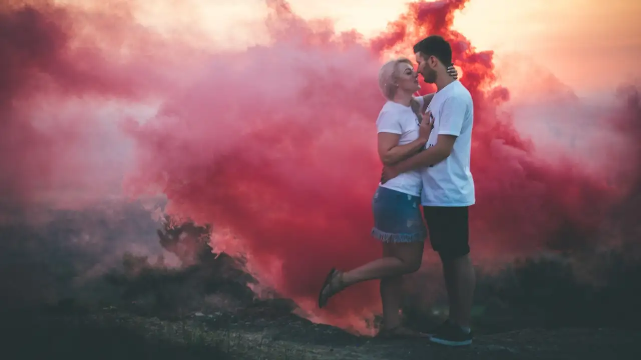 11 Signs of Love Bombing to Watch Out For
