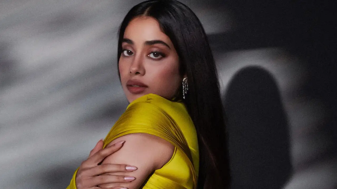 Janhvi Kapoor’s pics from Pinkvilla Style Icons Awards 2 leaves Shikhar Pahariya lovestruck; See his reaction