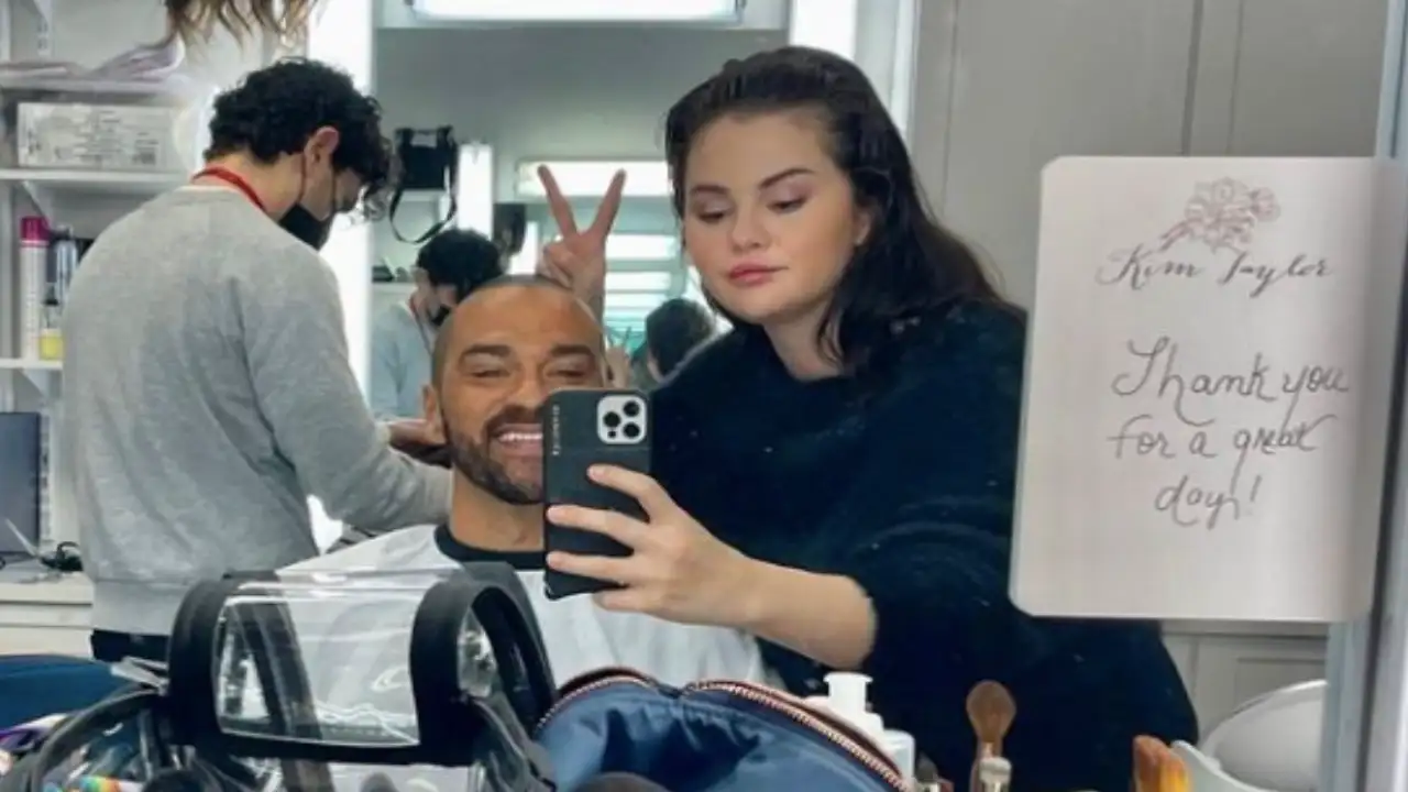 Only Murders In The Building: Selena Gomez walks with Martin Short and Steve Martin to give an update