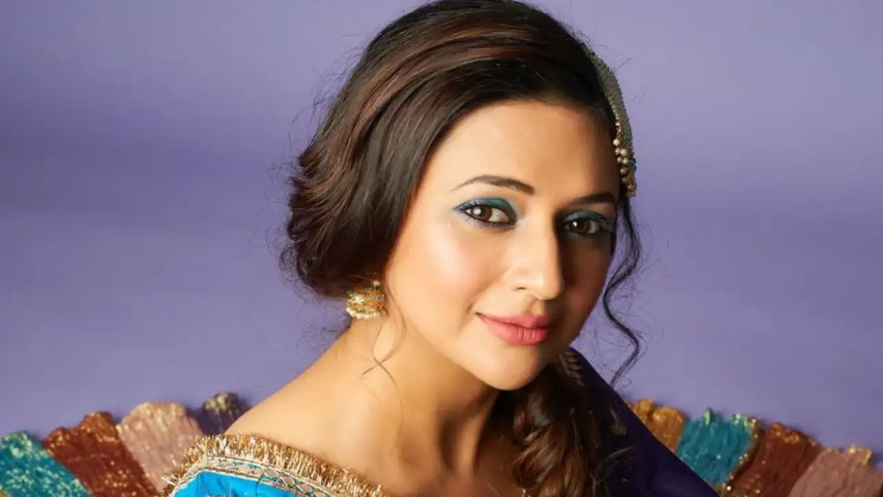 Divyanka Tripathi Dahiya leaves fans mesmerized with her sheer beauty and gorgeous ethnic outfit; See PIC