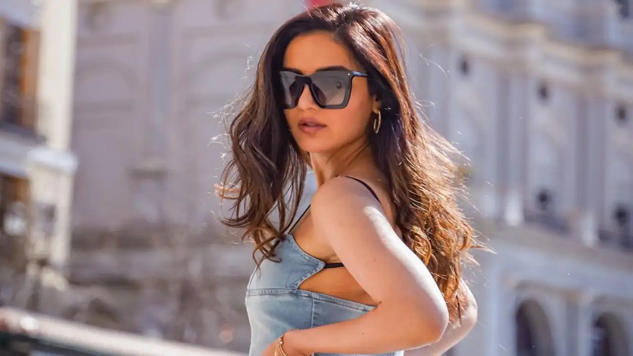 Bigg Boss 14 fame Jasmin Bhasin drops heart-melting PICS with her 'happiness' and it is not Aly Goni Bigg Boss 14 fame Jasmin Bhasin drops heart-melting PICS with her 'happiness' and it is not Aly Goni