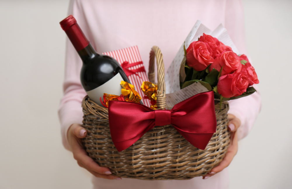  Personalized Gifts as Invitations: