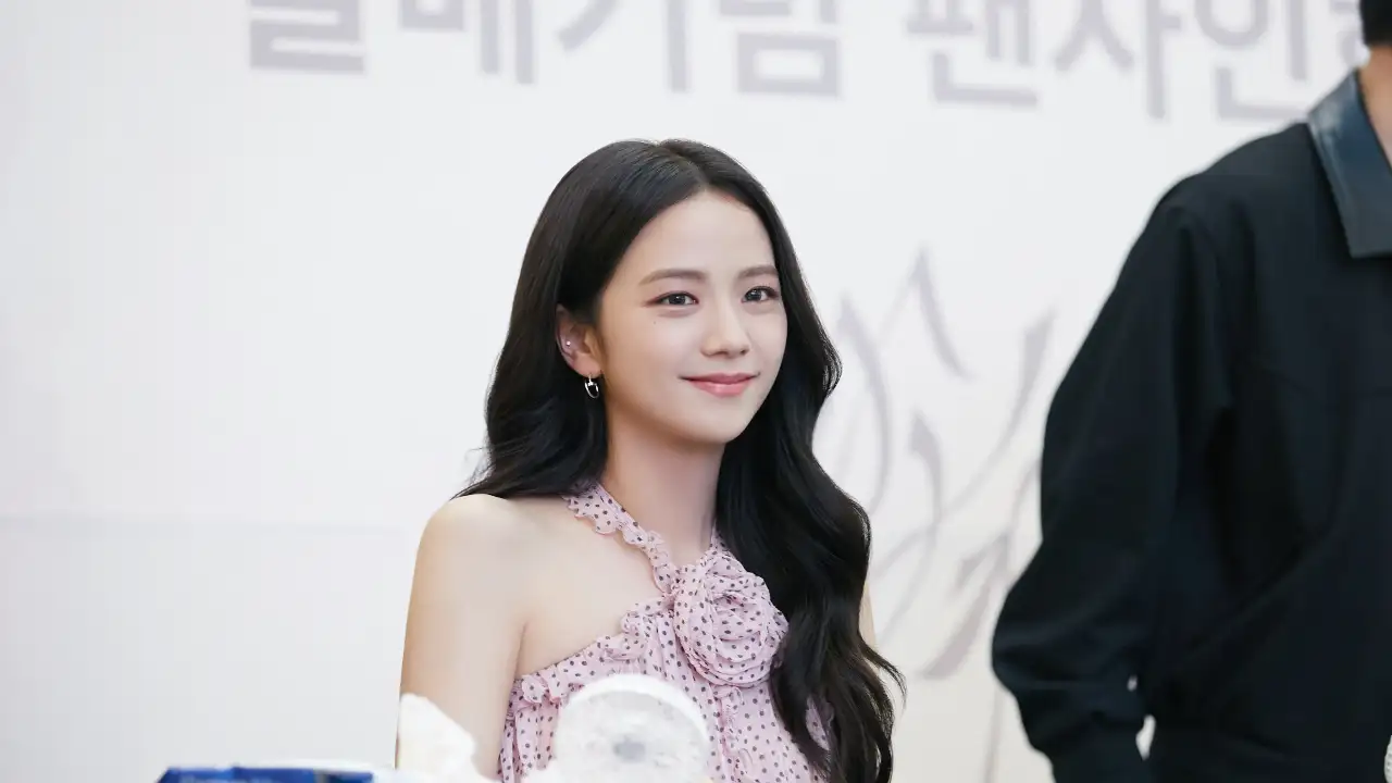 Why were BLACKPINK's Jisoo's parents jealous of Jennie, Rosé, and Lisa’s parents? Fans aww at confession