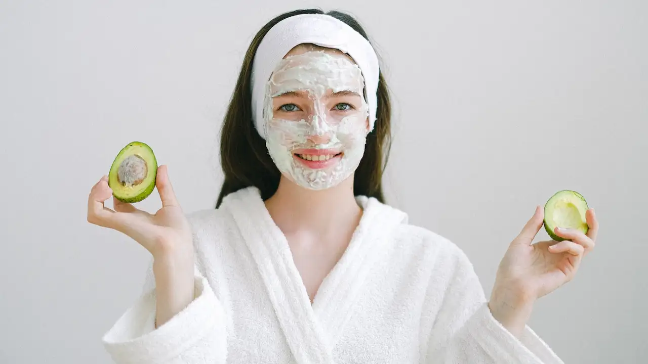  13 Best Homemade Avocado Face Masks Recipes For Skin Glow