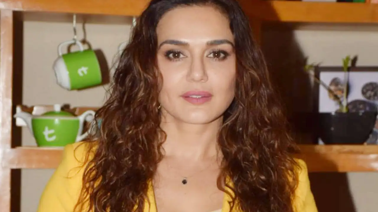 Preity Zinta opens up on harrowing experiences that left her 'shaken';  Priyanka Chopra, Hrithik Roshan react | PINKVILLA