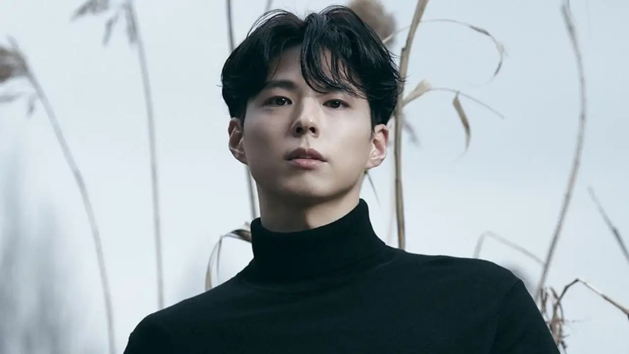 Park Bo Gum hopes fans have a 'Blessed Easter' after meeting them