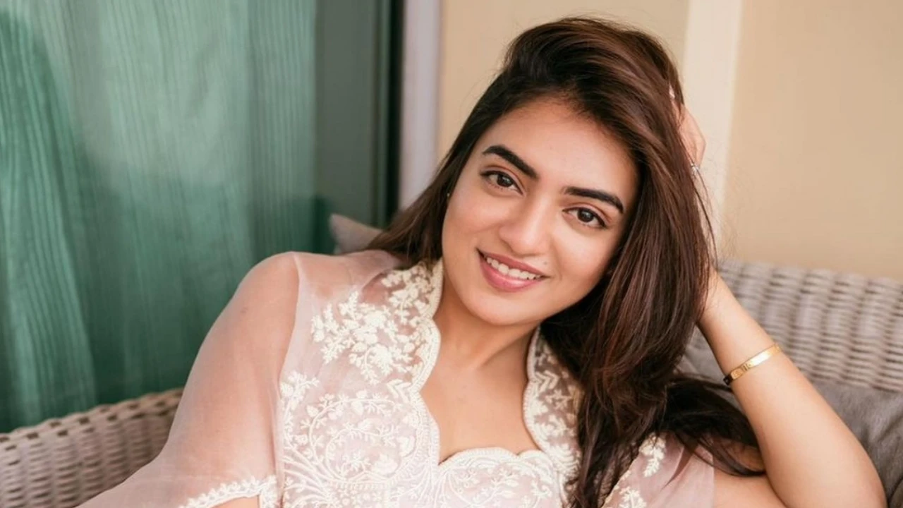 Nazriya, nose, hair, HD phone wallpaper | Peakpx