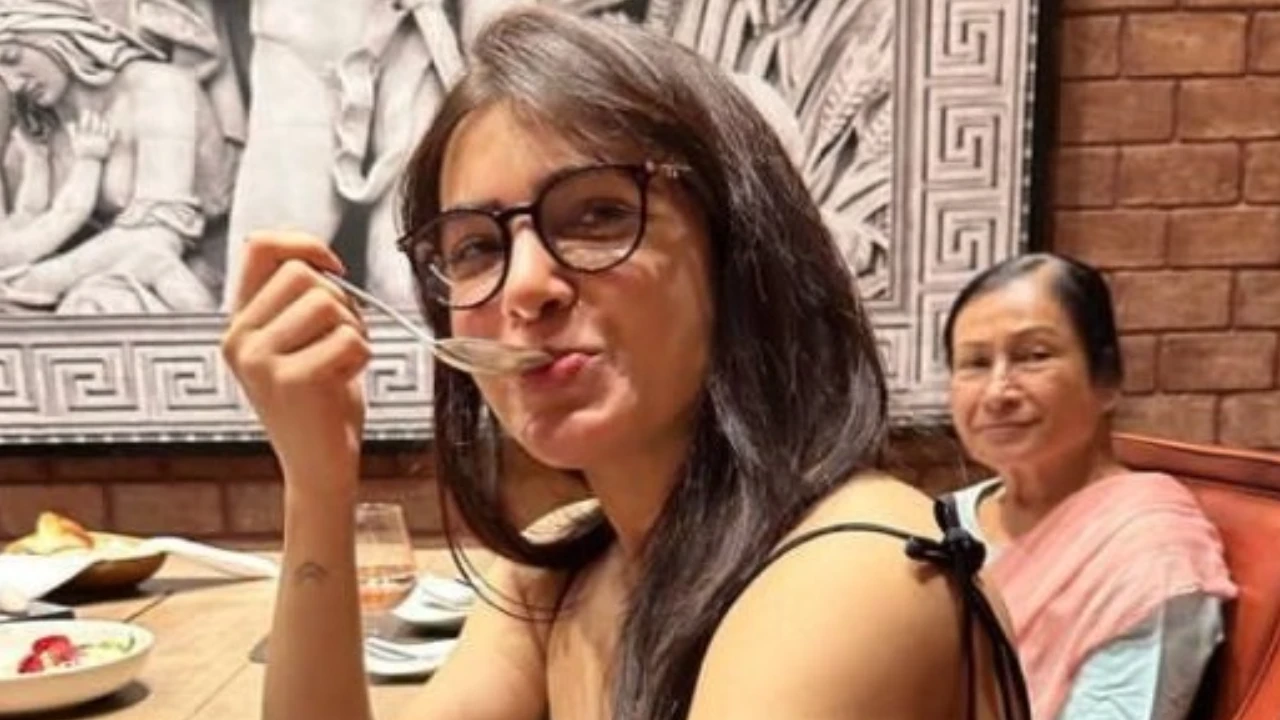 Samantha Ruth Prabhu takes break from shoots; Enjoys dinner date with her mom: PHOTO (PC: Samantha Instagram) Samantha Instagram