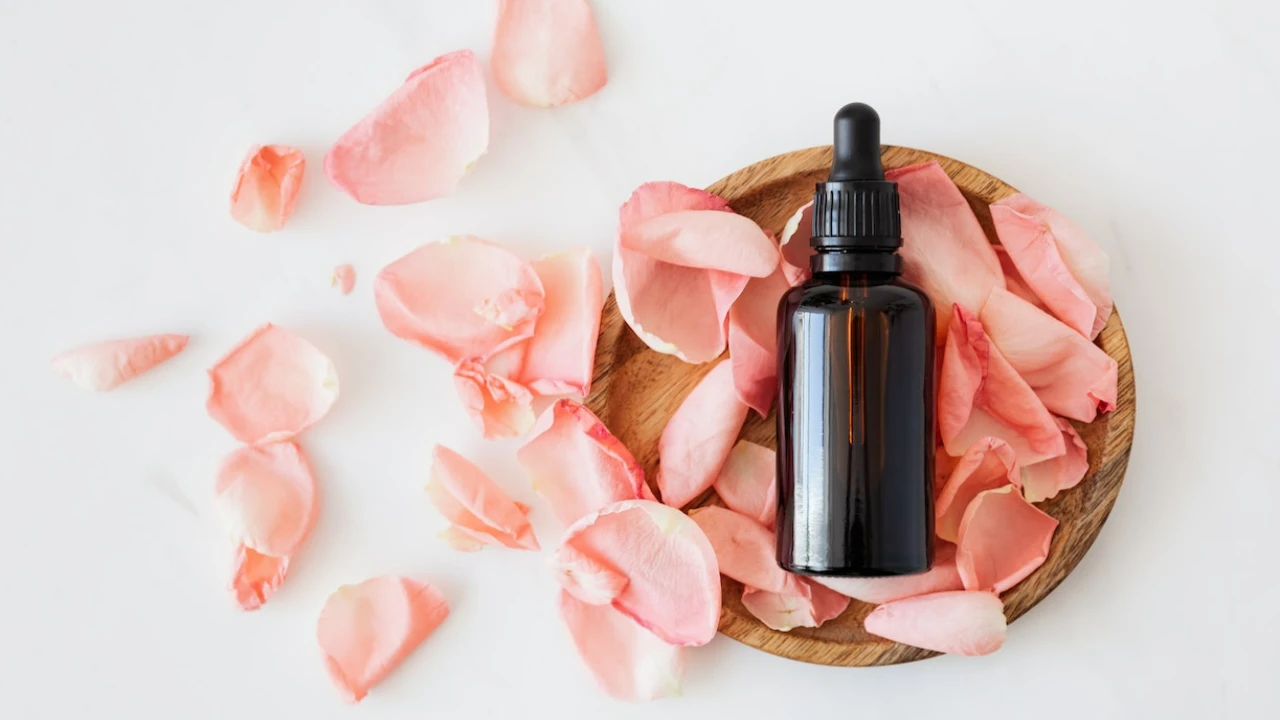 Benefits of Rosehip Oil for Hair: An Expert Guide on Its Uses