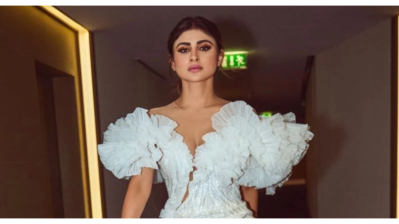 Mouni Roy channels her inner angel in a pristine white Micheal Cinco gown Mouni-roy-iifa-bollywood-awards-fashion