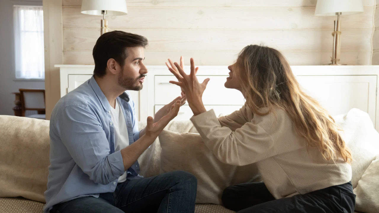 15 Signs of a Controlling Woman You Should Never Ignore