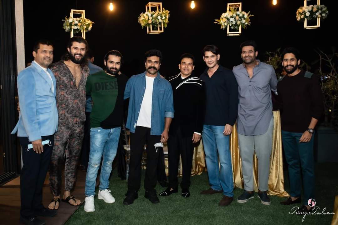 Vijay Deverakonda poses with Mahesh Babu, Ram Charan and others